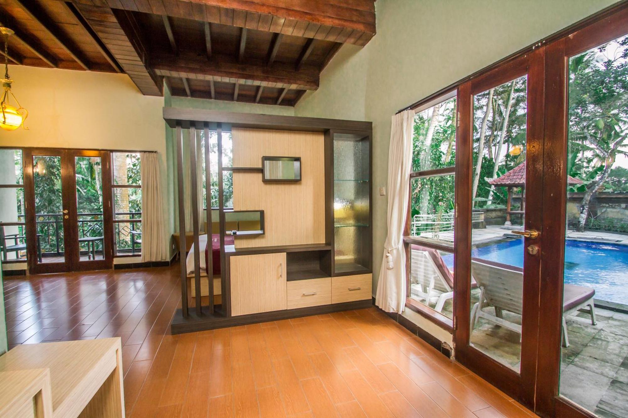 Puri Saron Hotel Madangan - Gianyar بيانغان الغرفة الصورة